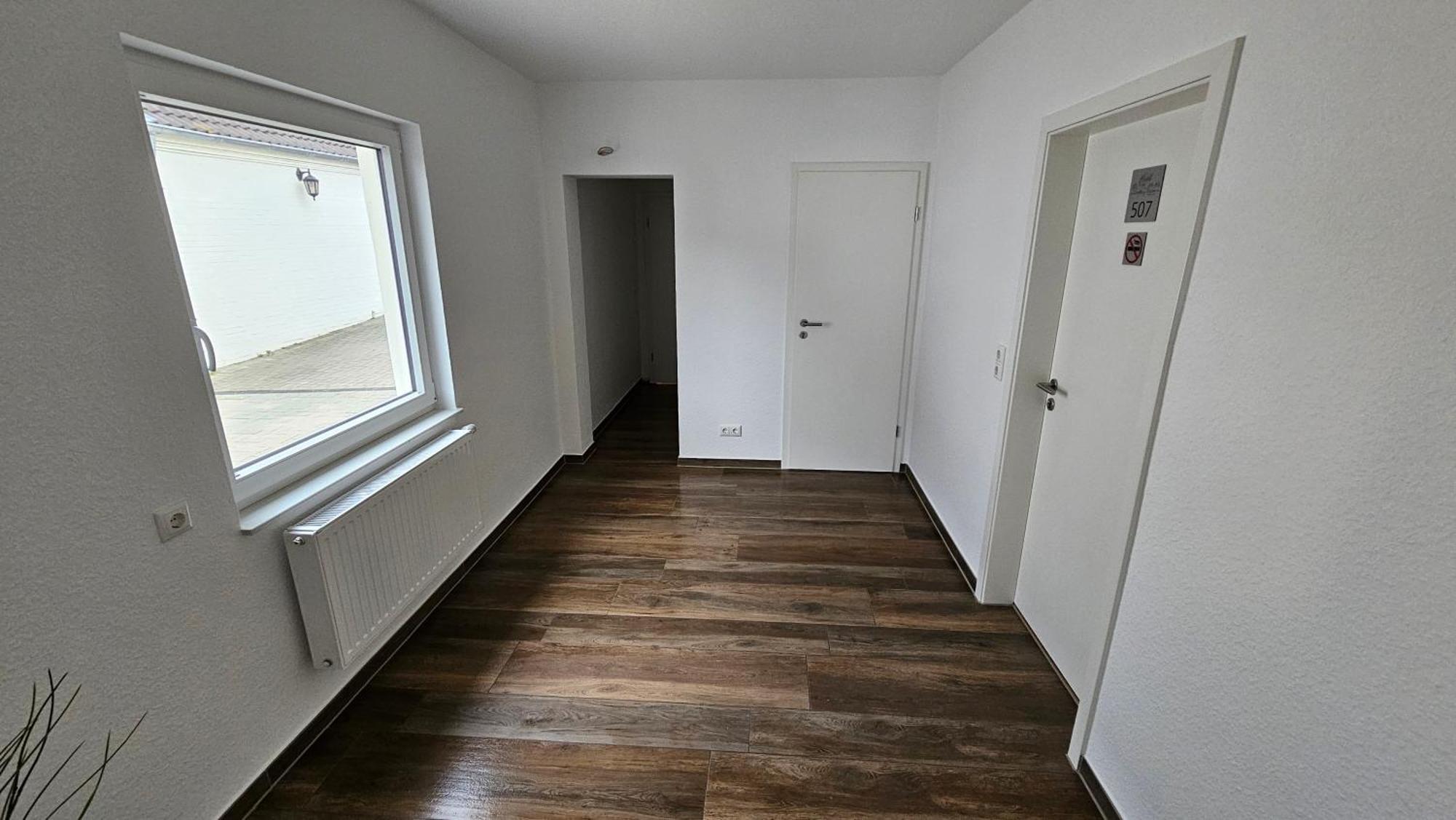 Hotel Dorfkrug Buesum - Guenstige Altbauzimmer Am Oland Eksteriør bilde