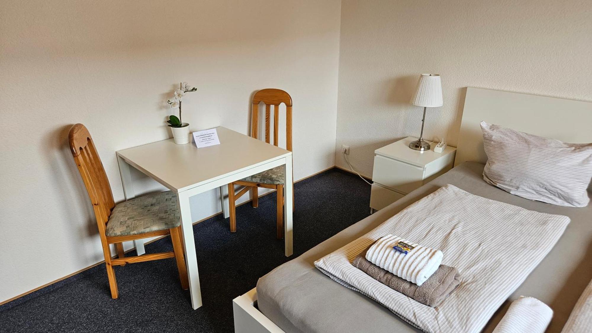 Hotel Dorfkrug Buesum - Guenstige Altbauzimmer Am Oland Rom bilde
