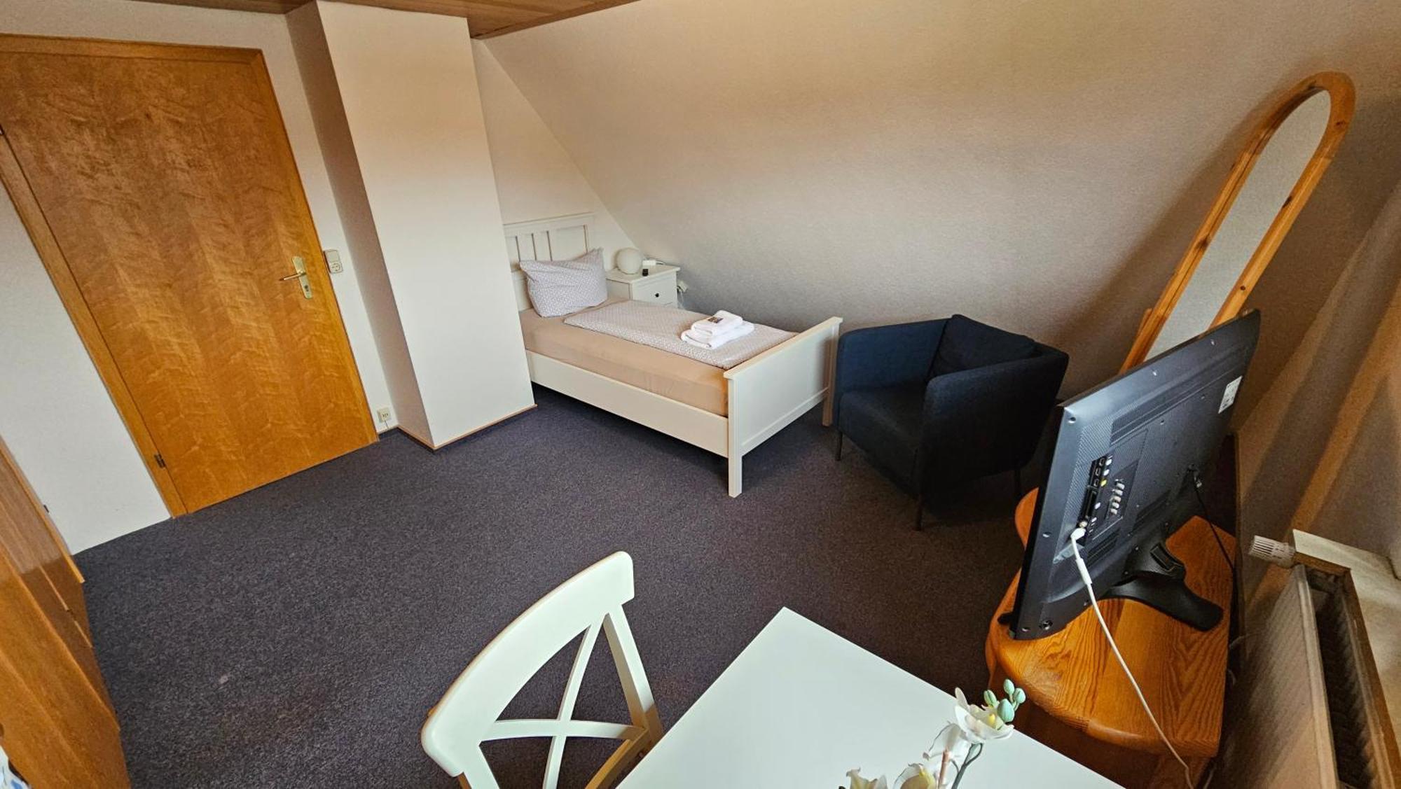 Hotel Dorfkrug Buesum - Guenstige Altbauzimmer Am Oland Rom bilde